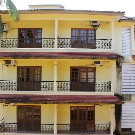 Hotel Oyo 7333 V Palms Candolim Exterior foto